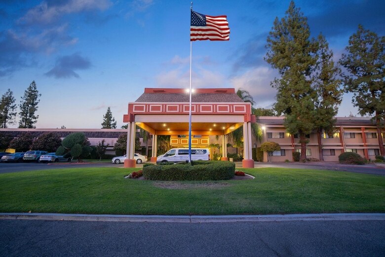 Hotel Piccadilly Inn Airport