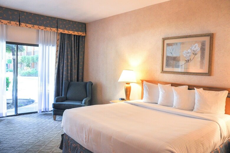 Hotel Piccadilly Inn Airport