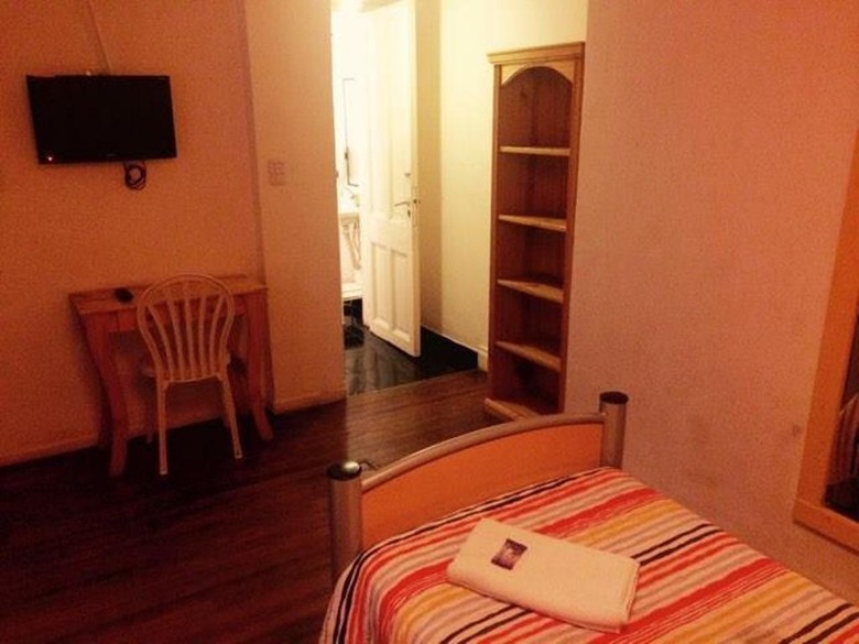 1385 Hostel