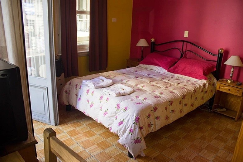 1385 Hostel