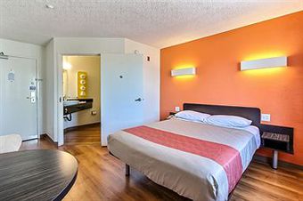 Motel 6 Gilroy