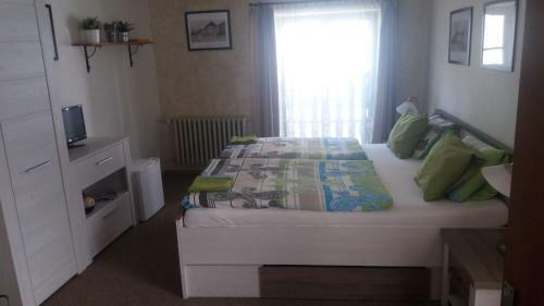Hostal Penzion A Restaurace Modr� R??e T�bor
