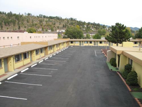 Budget Host Inn Saga Motel