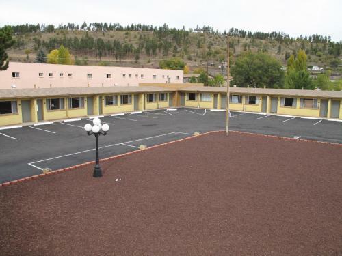 Budget Host Inn Saga Motel