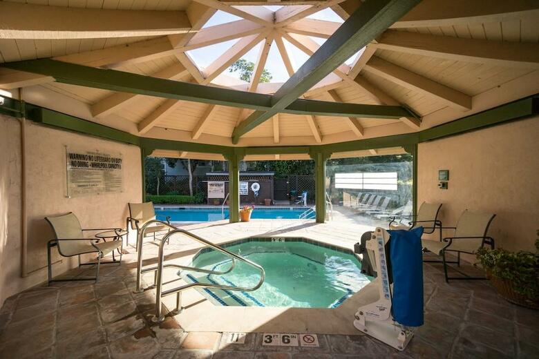 Hotel Half Moon Bay Lodge