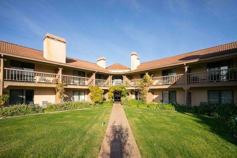 Hotel Half Moon Bay Lodge