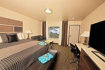 Hotel Crescent Bay Inn