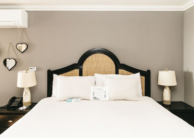 Hotel Seaside Laguna Inn & Suites