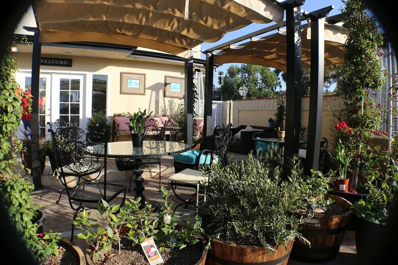 Hotel Seaside Laguna Inn & Suites