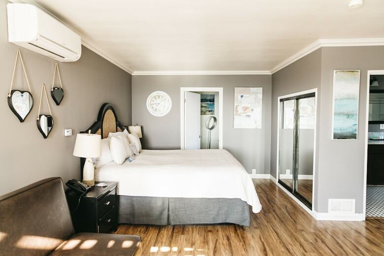 Hotel Seaside Laguna Inn & Suites