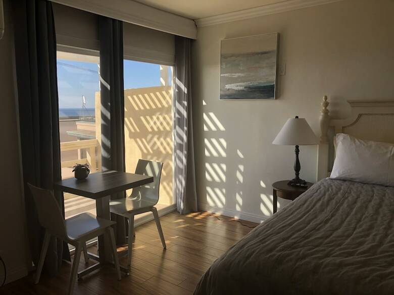 Hotel Seaside Laguna Inn & Suites