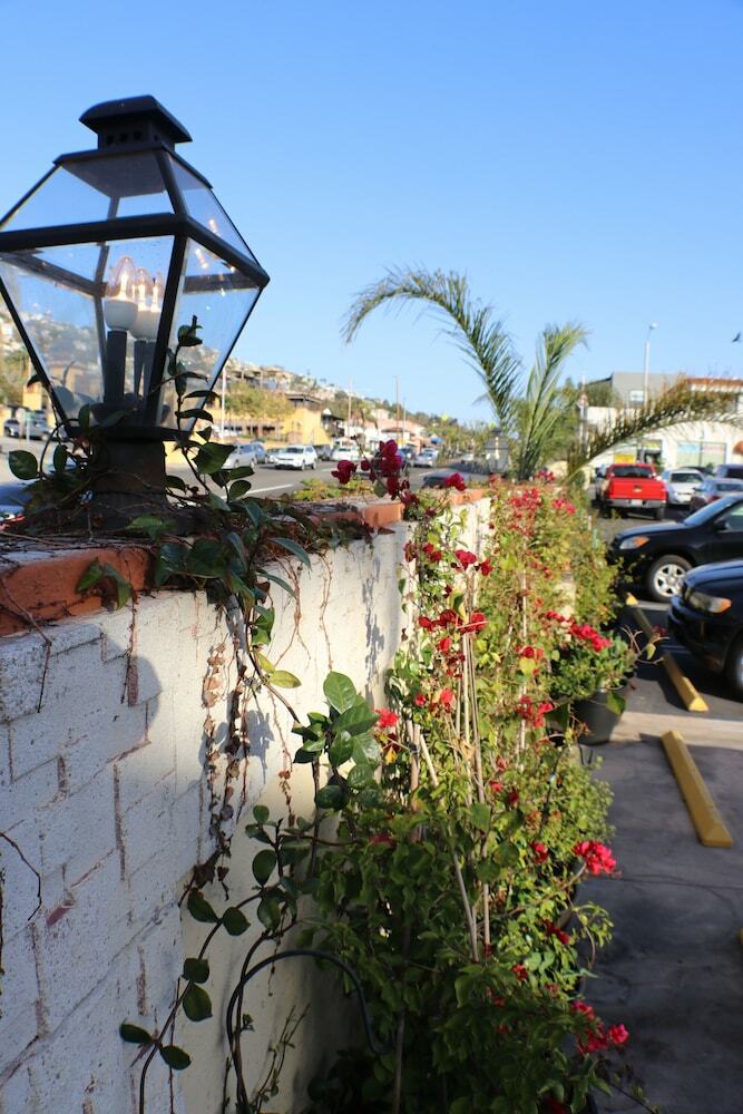 Hotel Seaside Laguna Inn & Suites