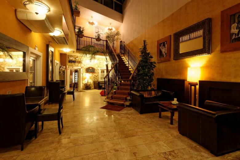 Hostal Enjoy Inn