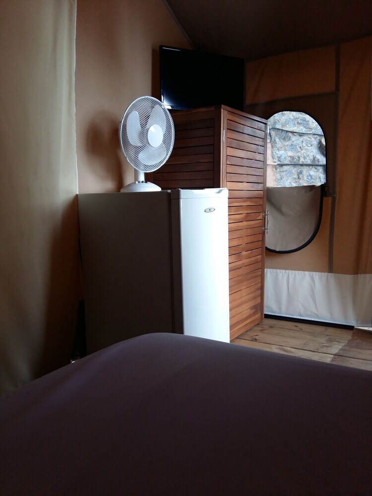 Camping Bungalows El Far