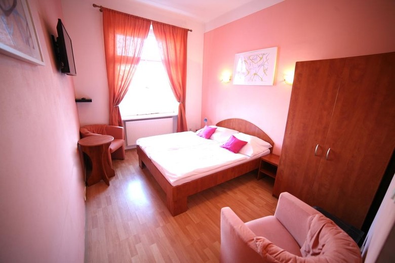 Leon Hotel