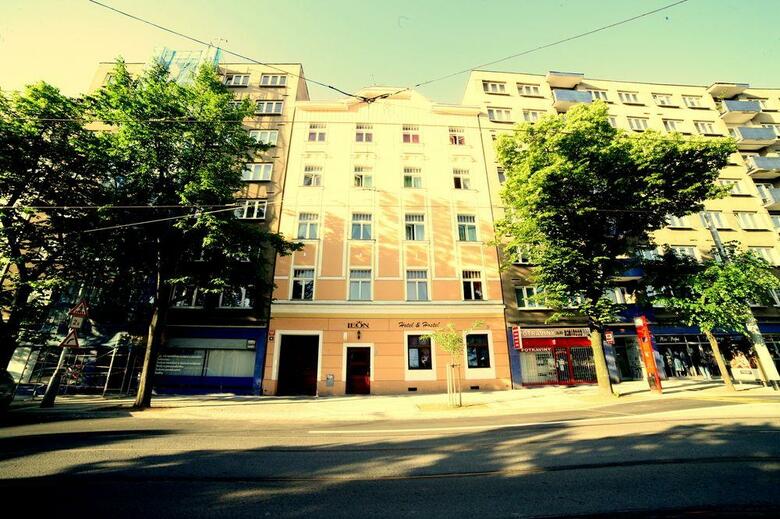 Leon Hotel