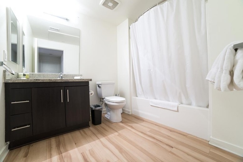 Wilshire Place Apartment
