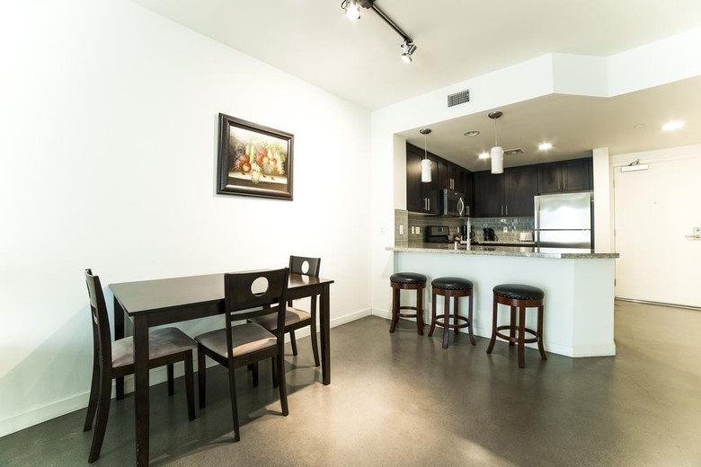 Wilshire Place Apartment
