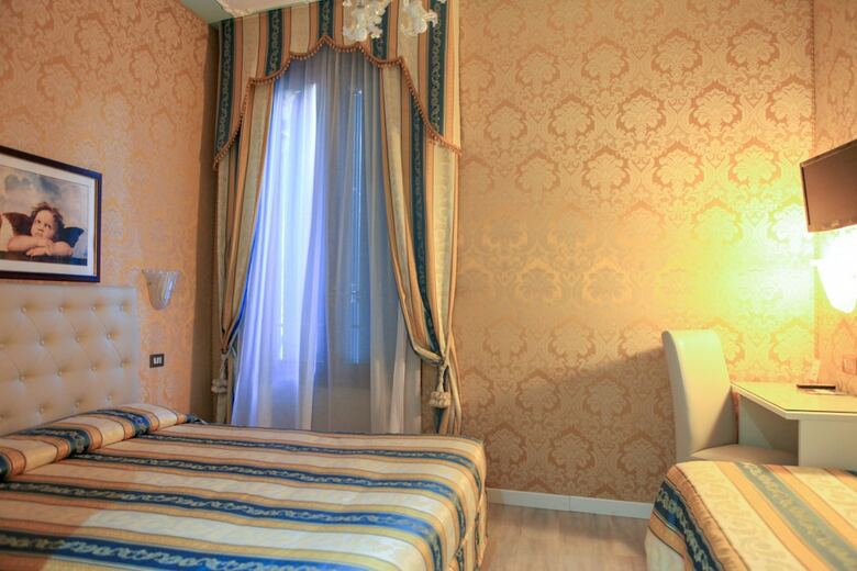 Hotel Bridge