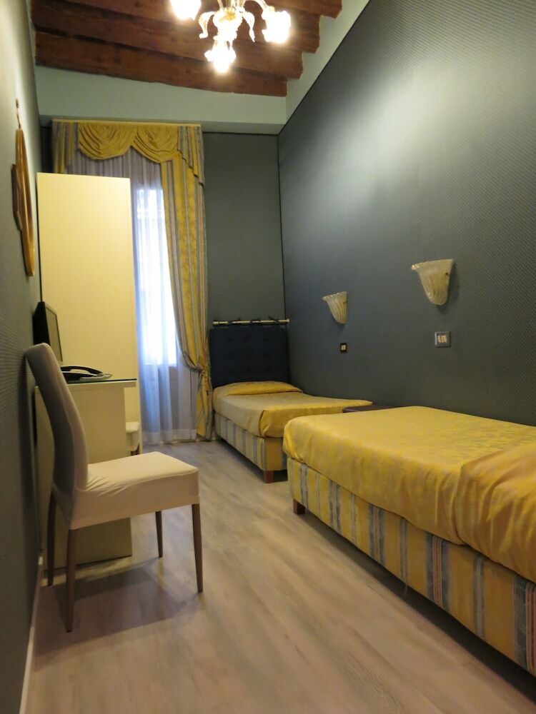 Hotel Bridge