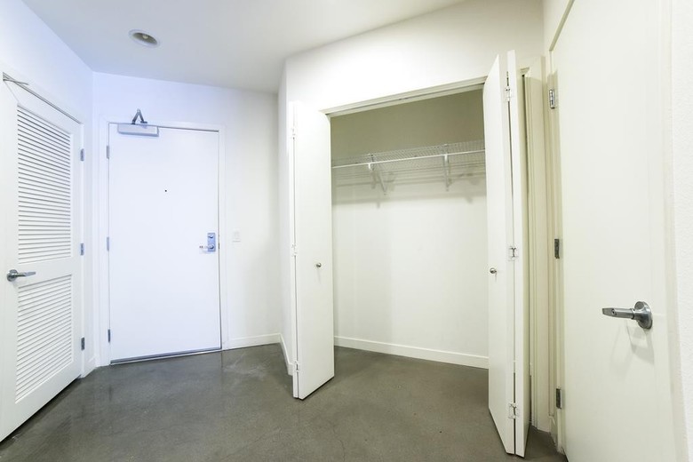 Wilshire Studio Apartment