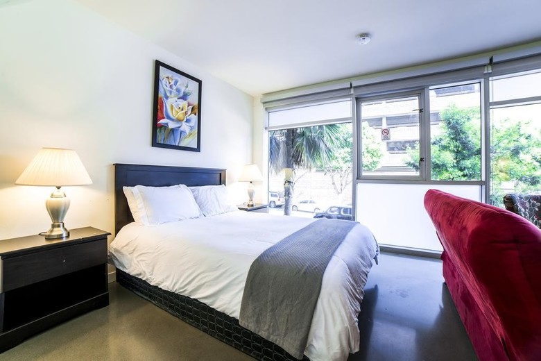 Wilshire Studio Apartment