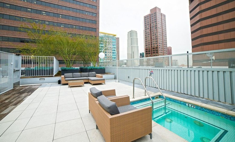 Wilshire Studio Apartment