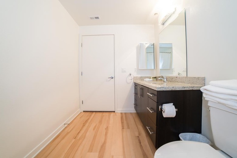 Wilshire Studio Apartment