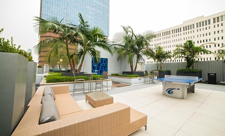 Wilshire Studio Apartment