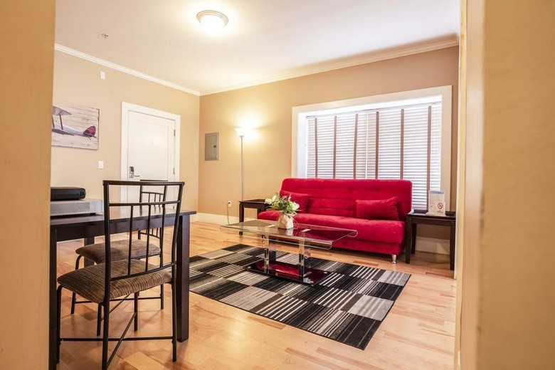 Hollywood Heights Apartment