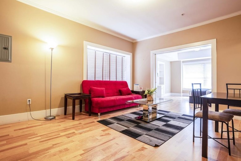Hollywood Heights Apartment