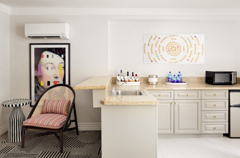 Le Parc Suites Hotel