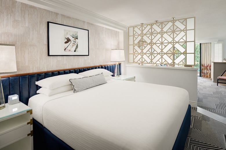 Le Parc Suites Hotel