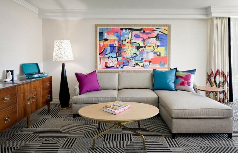 Le Parc Suites Hotel