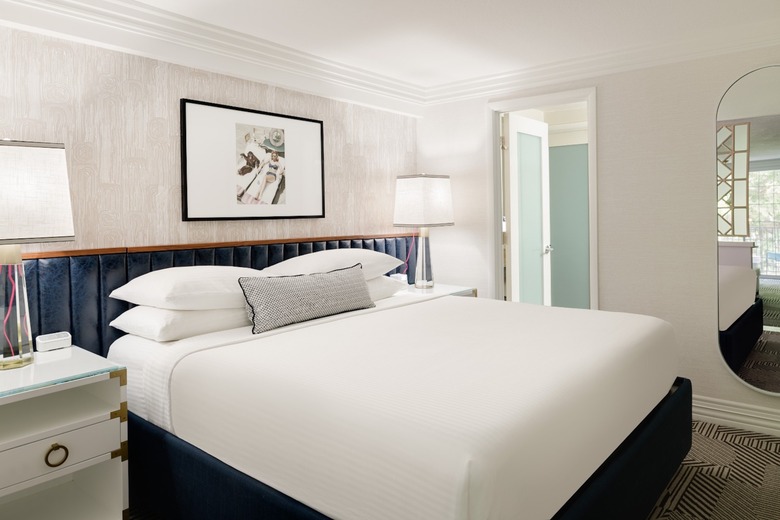 Le Parc Suites Hotel