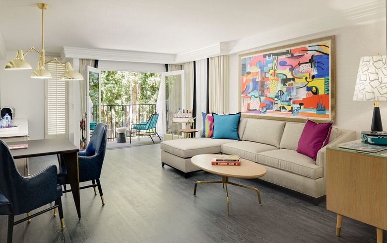 Le Parc Suites Hotel