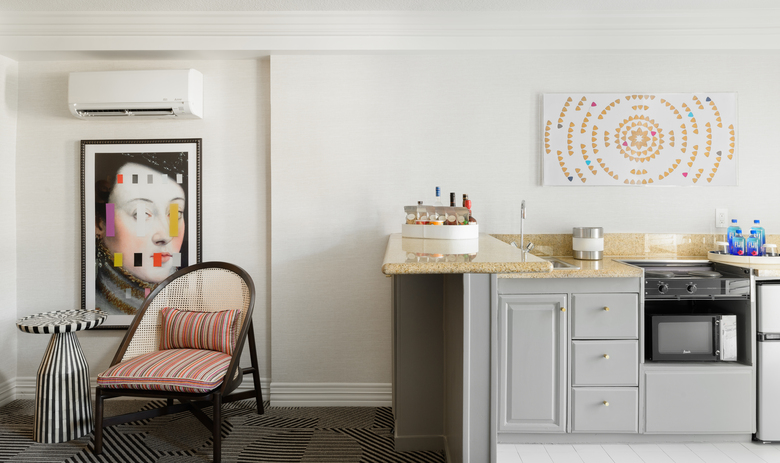 Le Parc Suites Hotel