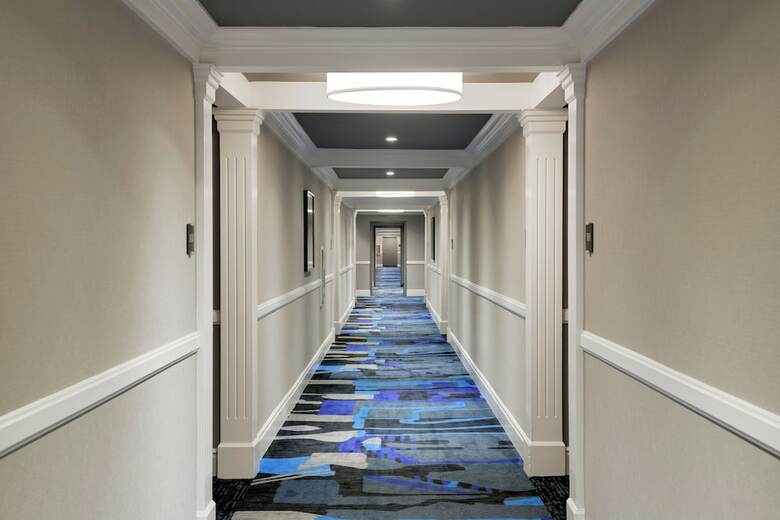 Le Parc Suites Hotel