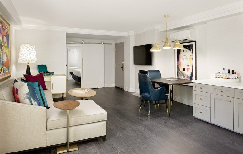 Le Parc Suites Hotel