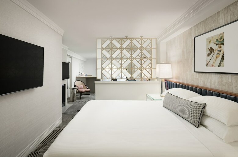 Le Parc Suites Hotel