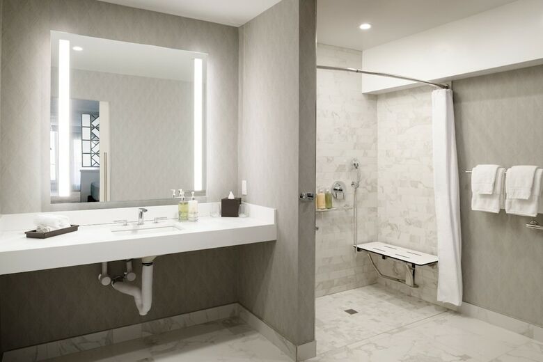 Le Parc Suites Hotel