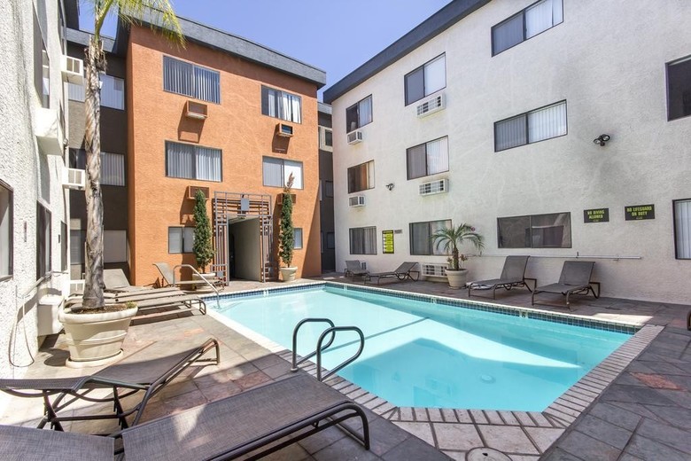 Heaven On Hollywood Furnished Apartments