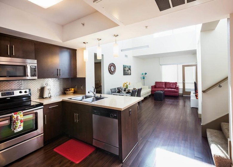 Heaven On Hollywood Furnished Apartments