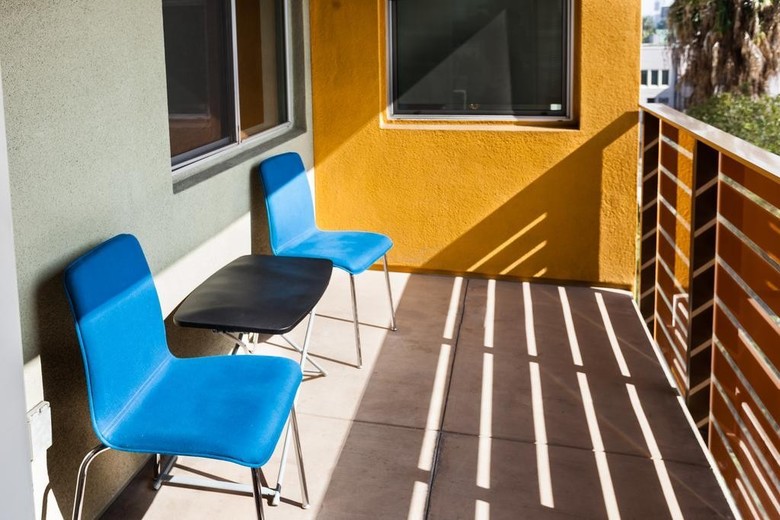 Heaven On Hollywood Furnished Apartments