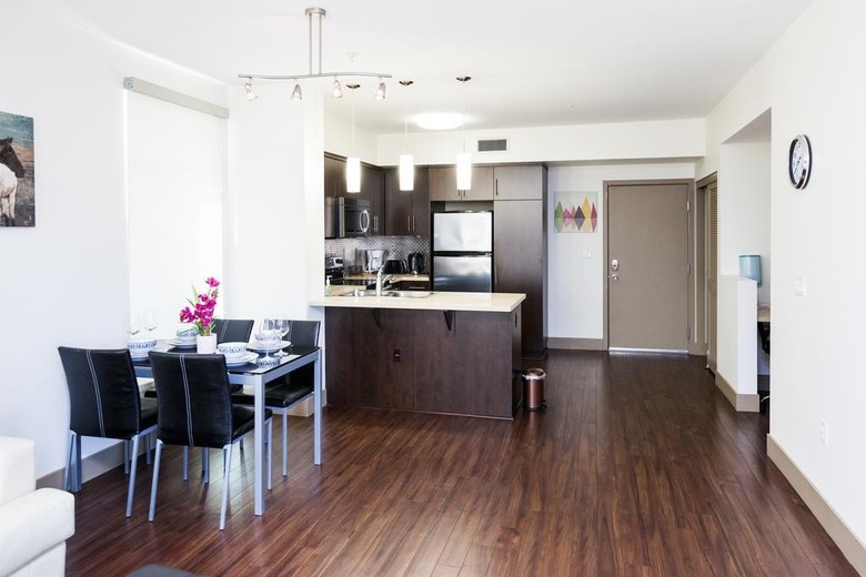 Heaven On Hollywood Furnished Apartments