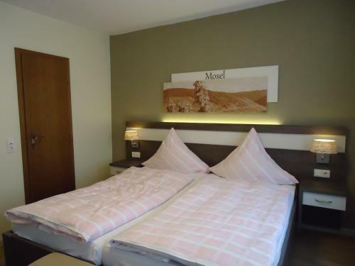 Hostal Gasthaus Huwer