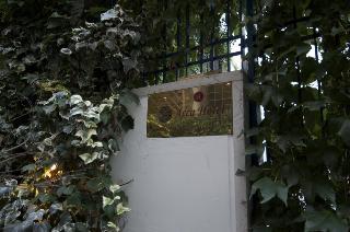 Acca Hotel