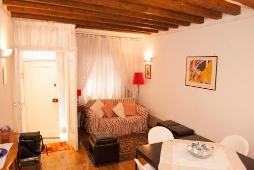 Sunny Venice Apartment