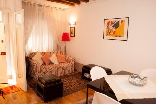 Sunny Venice Apartment