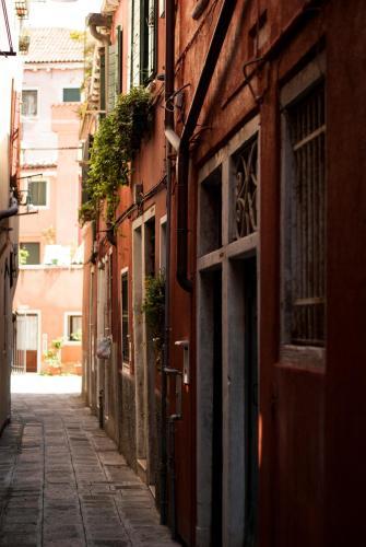 Sunny Venice Apartment